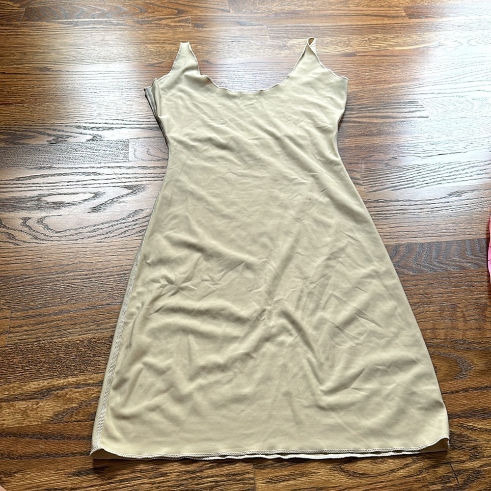 Spanx nude slip size medium - Picture 2 of 4